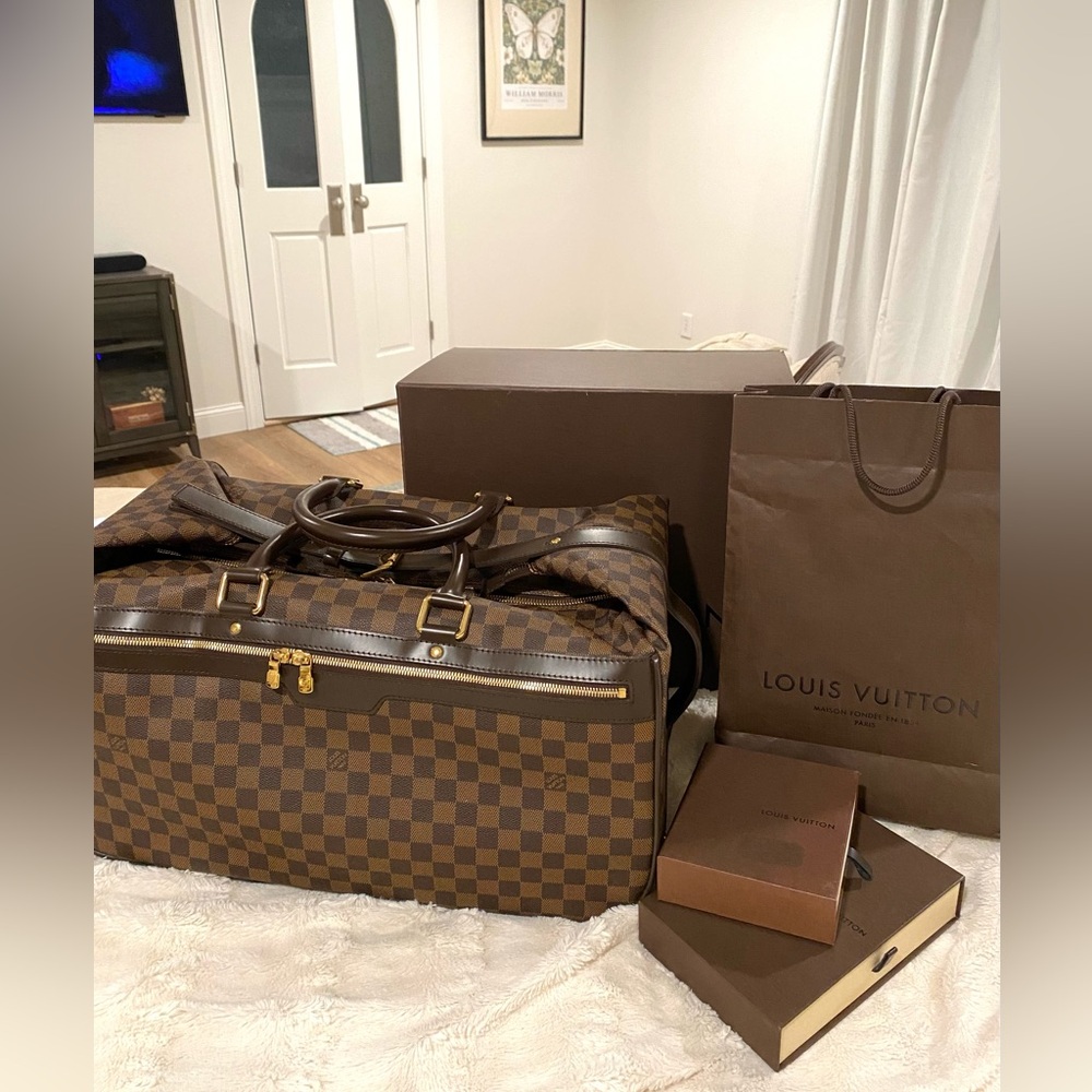 Additional photos of Damier Ebene set listing